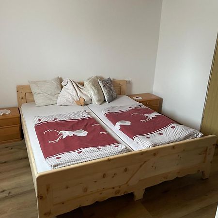 Ferienwohnung In Ruhiger Lage In บิชชอฟส์โฮเฟน ภายนอก รูปภาพ