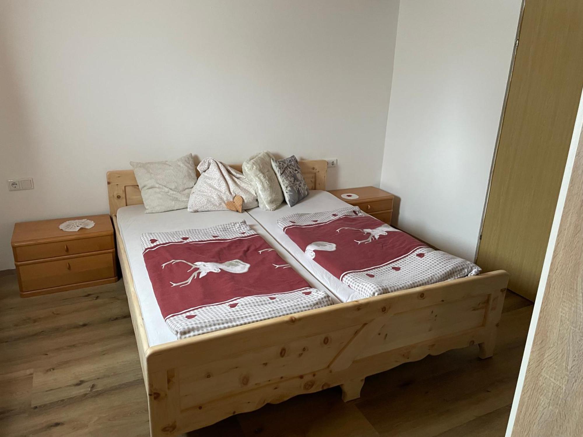 Ferienwohnung In Ruhiger Lage In บิชชอฟส์โฮเฟน ภายนอก รูปภาพ